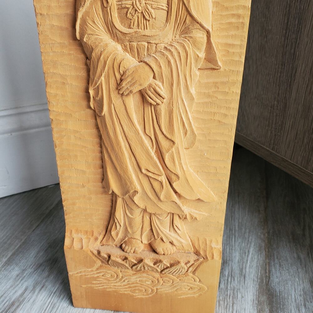 Signed Handmade Wood Carving of the Chinese White Robed Kannon Goddess - Picture 3 of 5